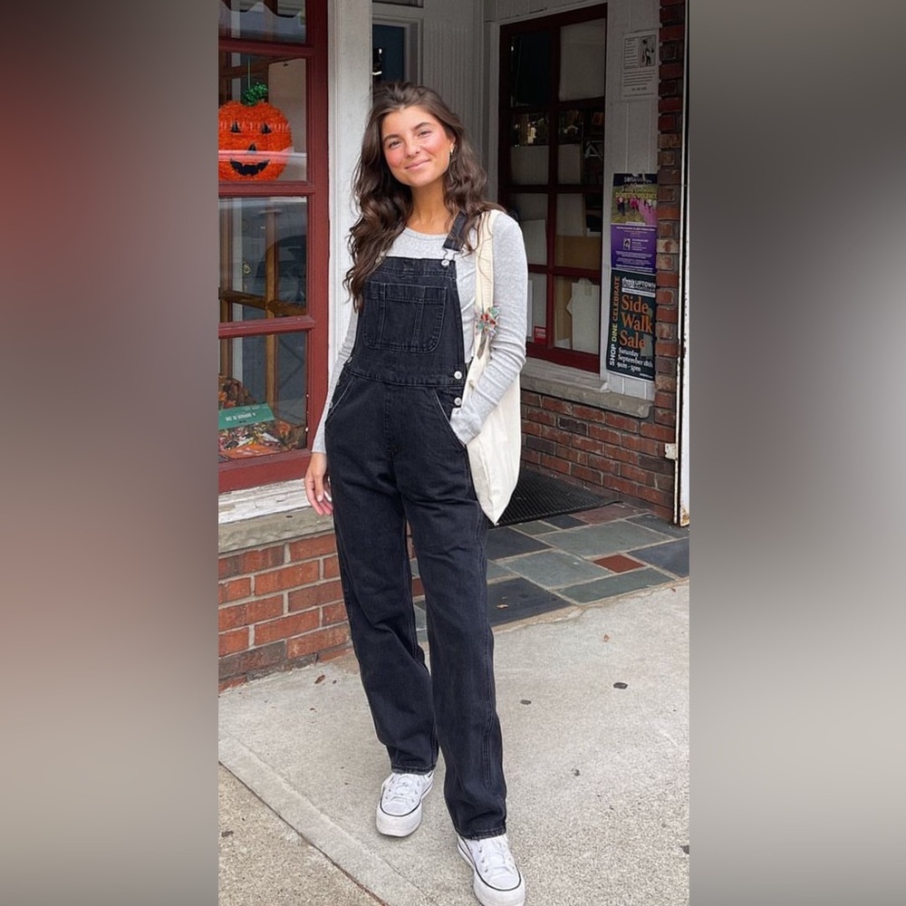 A&F black denim overalls. Wore once and then got a 9-5 so never wear them.